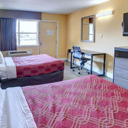 Econo Lodge At Military Circle Norfolk Ngoại thất bức ảnh