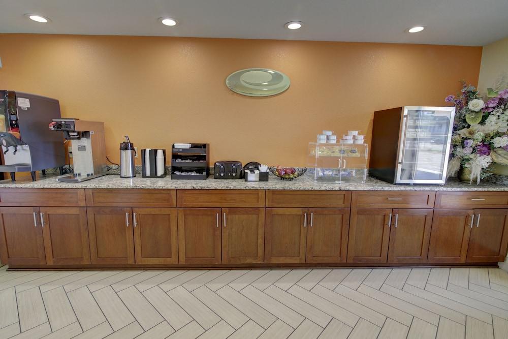 Econo Lodge At Military Circle Norfolk Ngoại thất bức ảnh