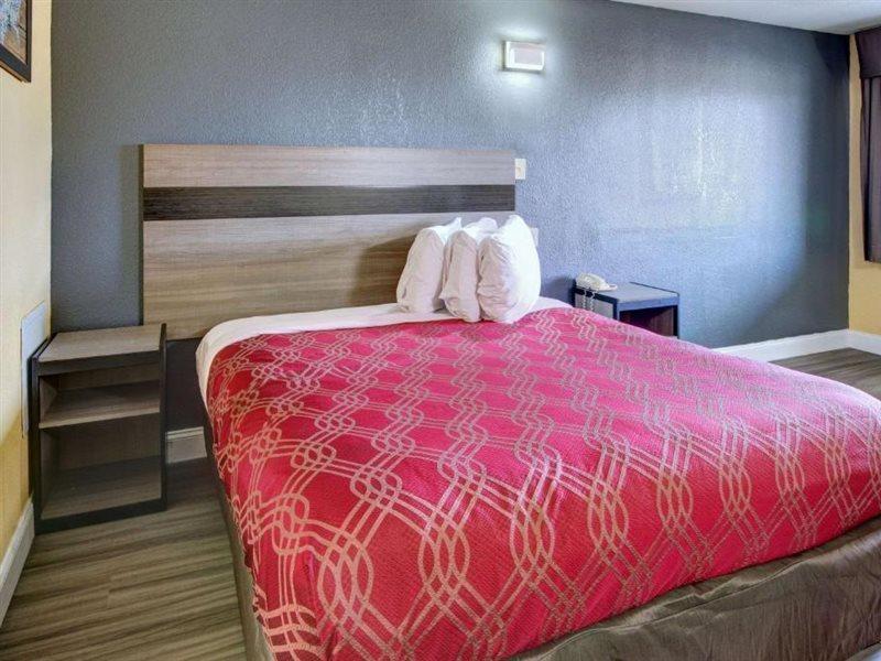 Econo Lodge At Military Circle Norfolk Ngoại thất bức ảnh