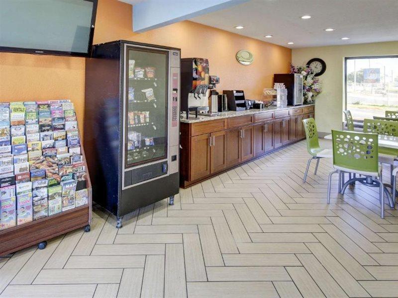 Econo Lodge At Military Circle Norfolk Ngoại thất bức ảnh