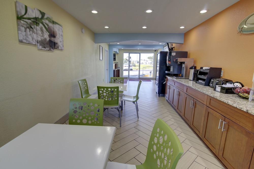 Econo Lodge At Military Circle Norfolk Ngoại thất bức ảnh