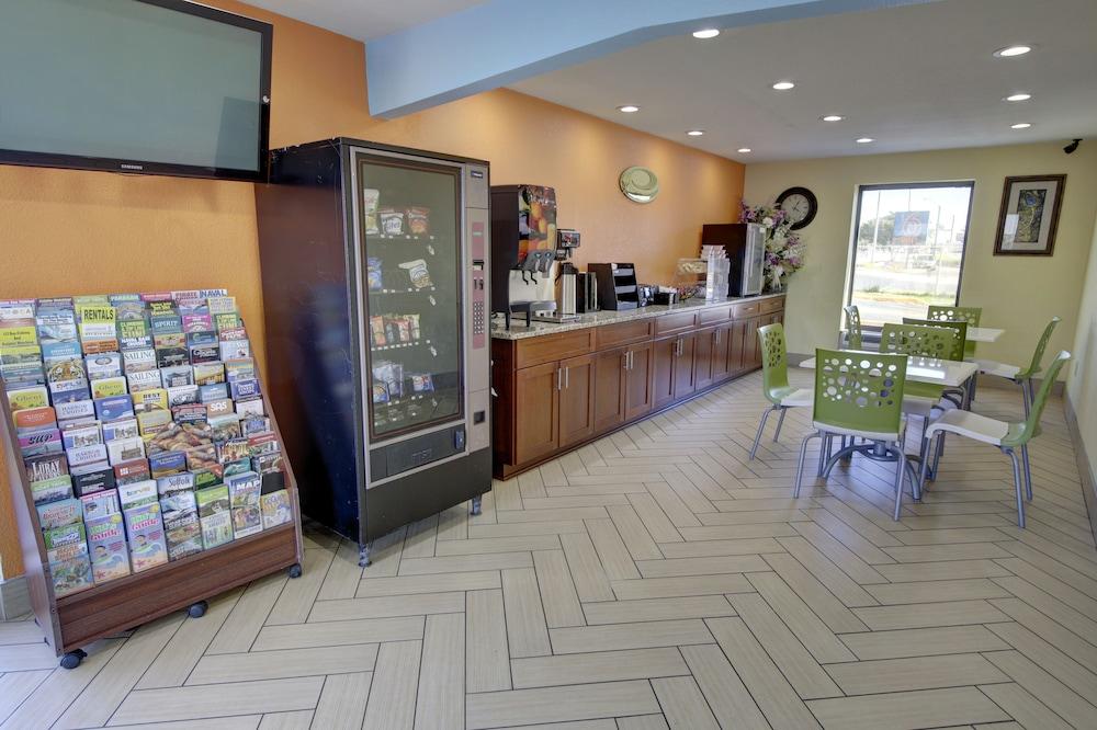 Econo Lodge At Military Circle Norfolk Ngoại thất bức ảnh