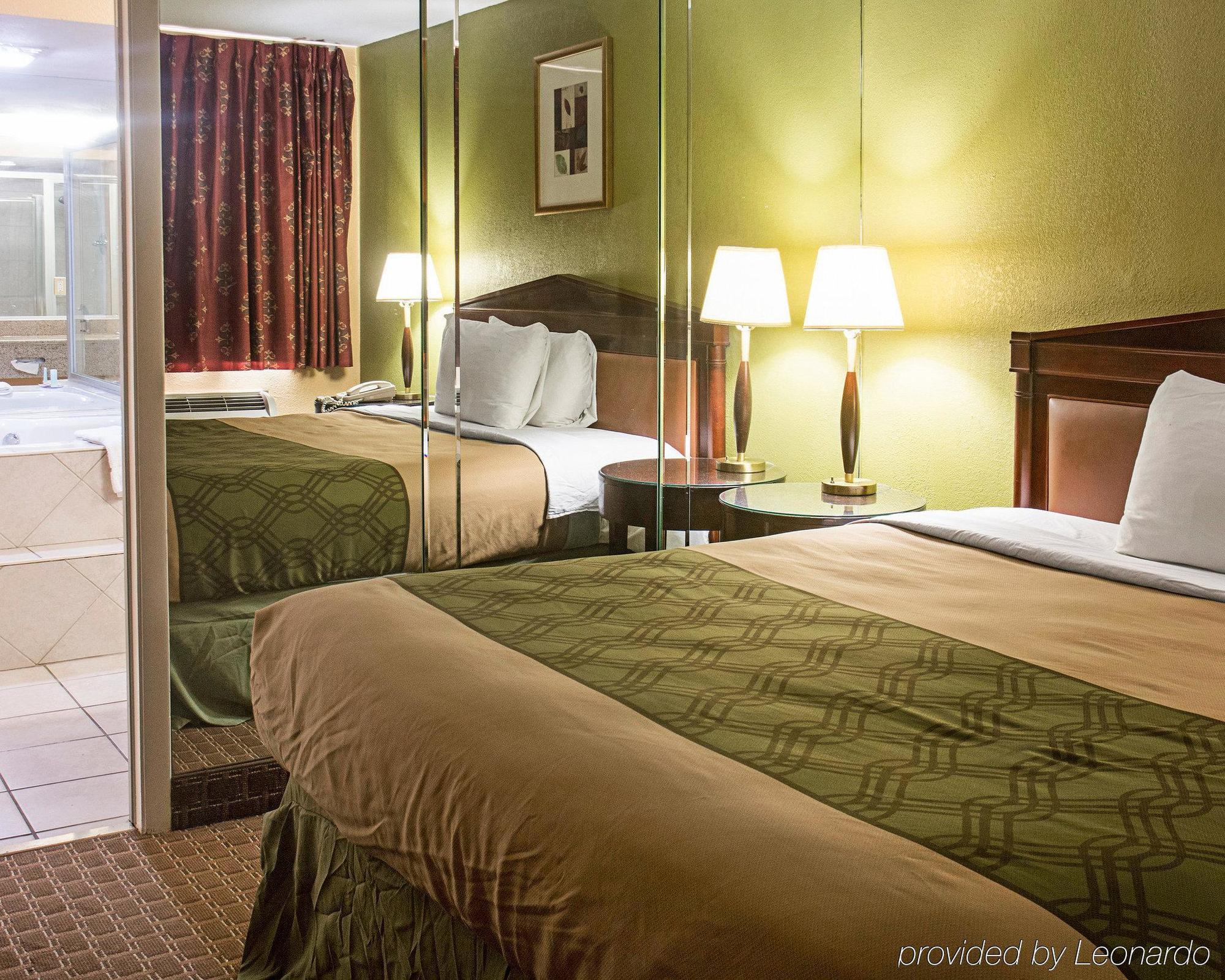 Econo Lodge At Military Circle Norfolk Ngoại thất bức ảnh