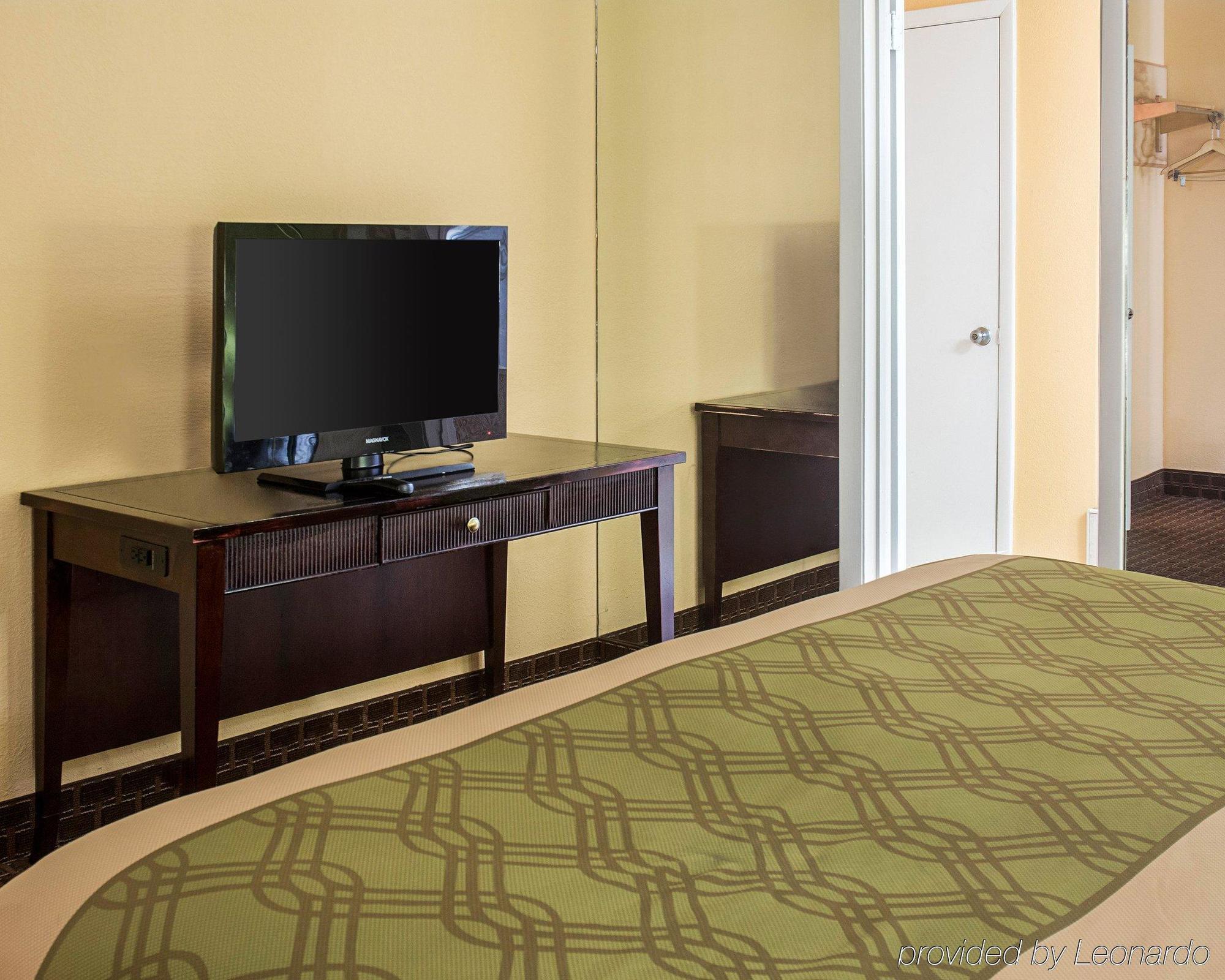 Econo Lodge At Military Circle Norfolk Ngoại thất bức ảnh