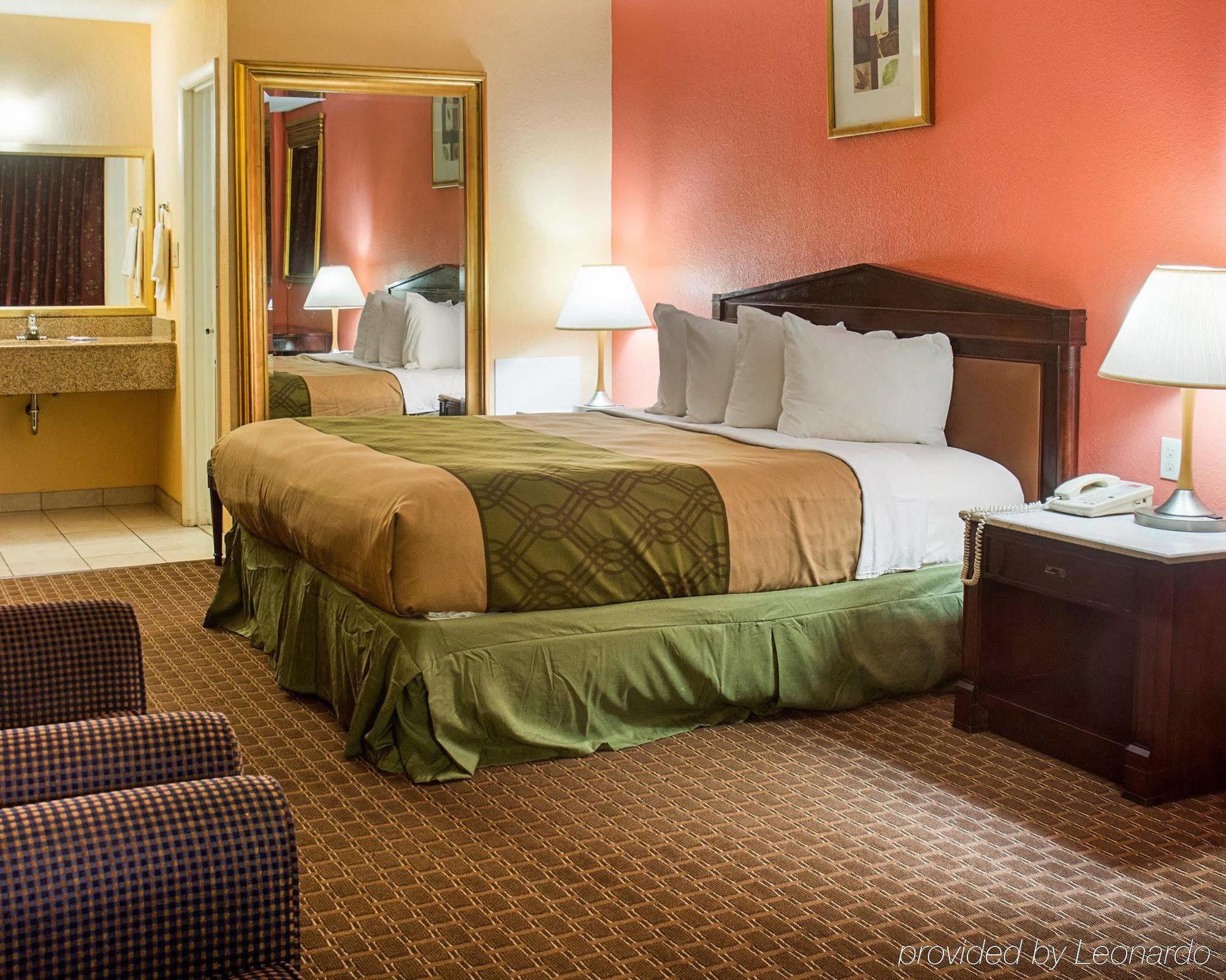 Econo Lodge At Military Circle Norfolk Ngoại thất bức ảnh