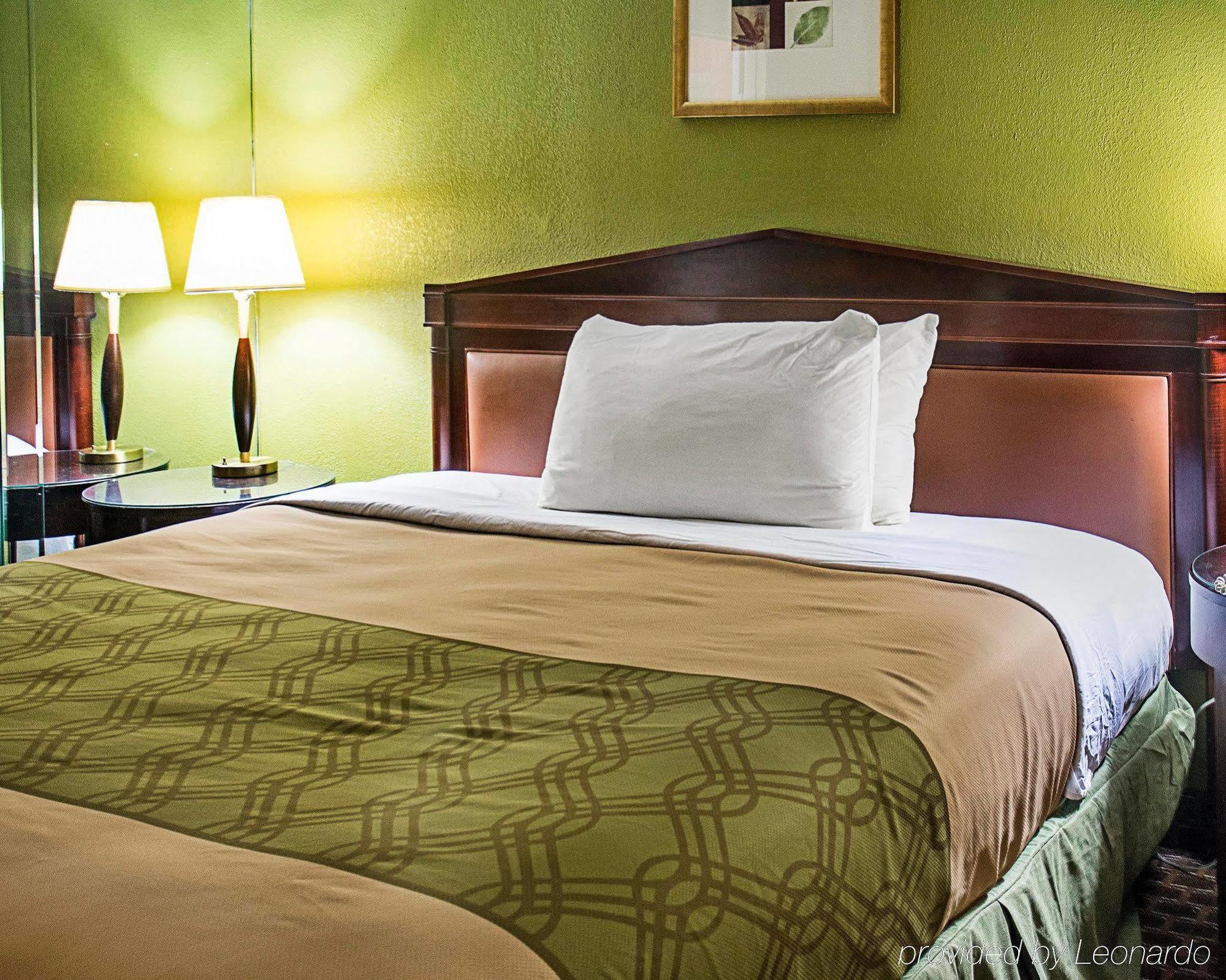 Econo Lodge At Military Circle Norfolk Ngoại thất bức ảnh