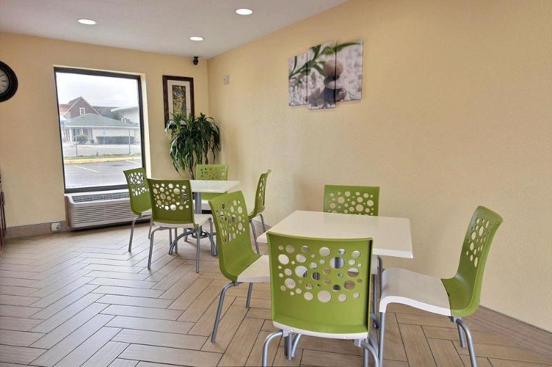 Econo Lodge At Military Circle Norfolk Ngoại thất bức ảnh
