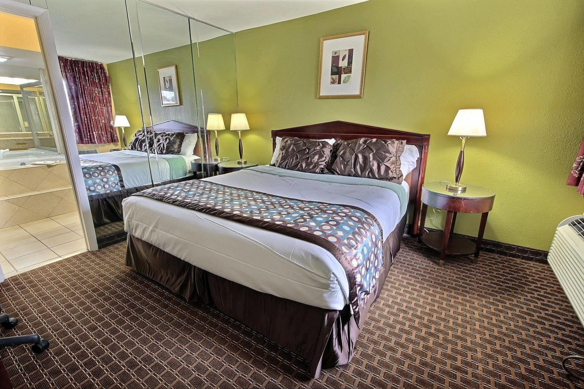 Econo Lodge At Military Circle Norfolk Ngoại thất bức ảnh
