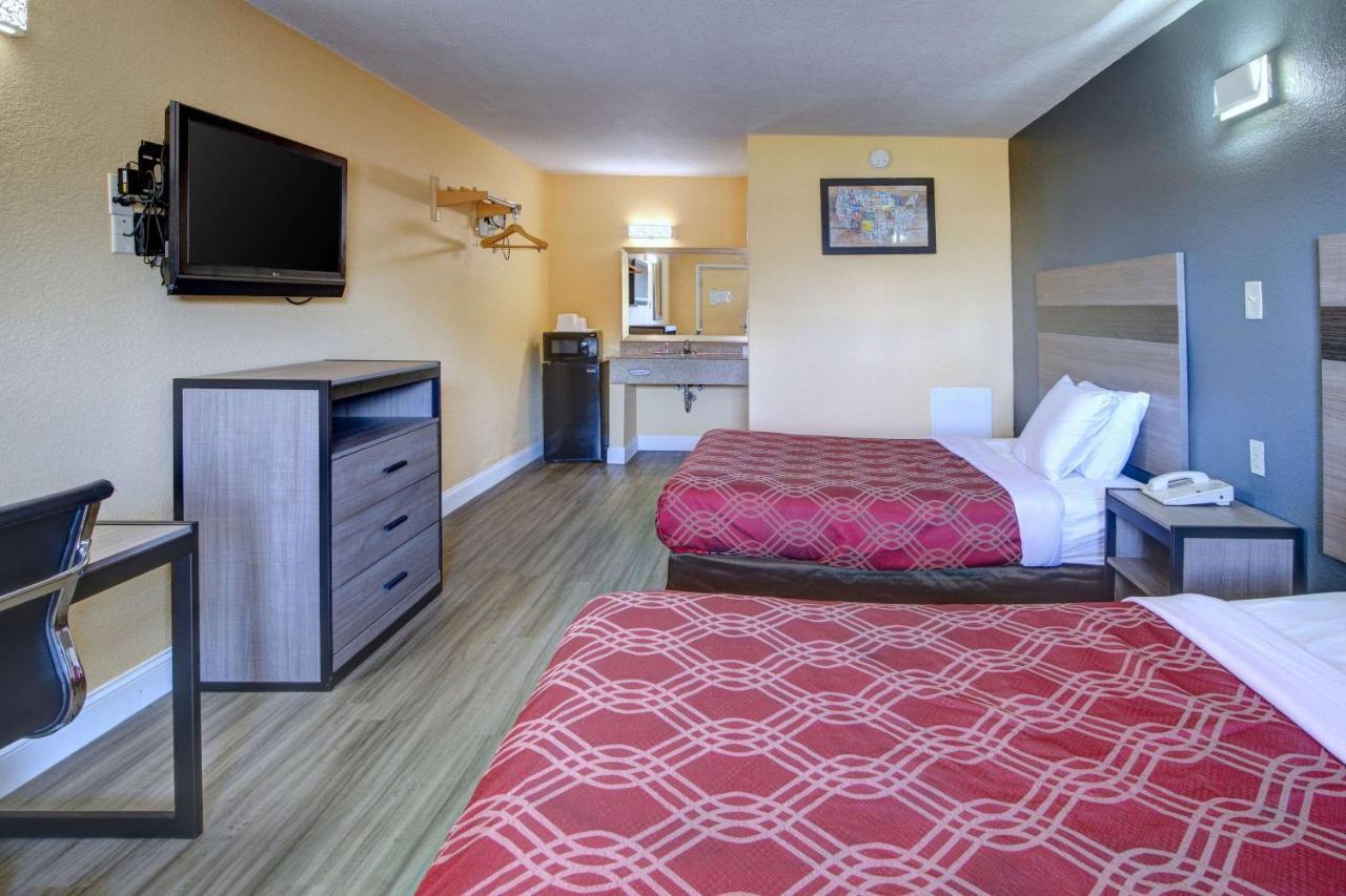 Econo Lodge At Military Circle Norfolk Ngoại thất bức ảnh
