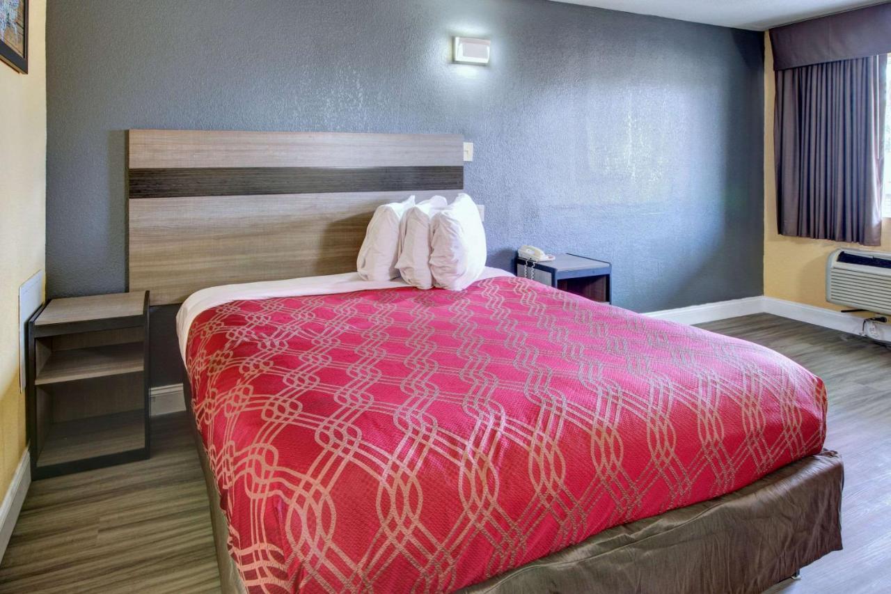 Econo Lodge At Military Circle Norfolk Ngoại thất bức ảnh