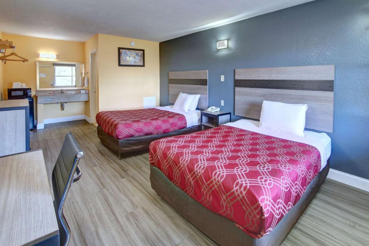 Econo Lodge At Military Circle Norfolk Ngoại thất bức ảnh