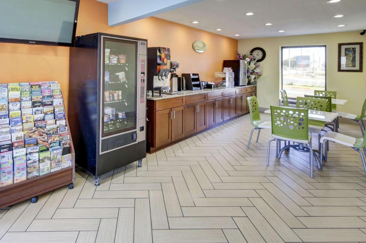 Econo Lodge At Military Circle Norfolk Ngoại thất bức ảnh